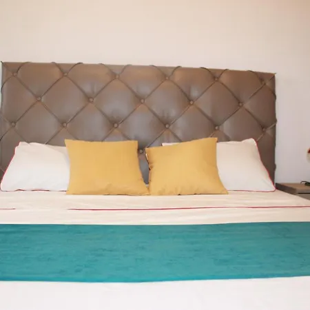 Turquoise Victoria Apartment