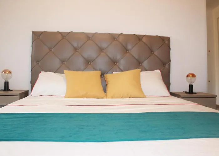 Turquoise Victoria Daire